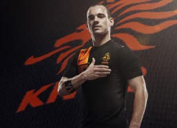 中国体彩网_德玛西亚杯青岛赛区拓荒战队创造历史 EDG霸气卫冕再现电竞王者风范