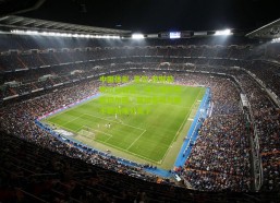 中国体彩_菲尔-琼斯前瞻欧冠首轮，拜仁惊险取胜切尔西，曼城客场与那不勒斯难分高下