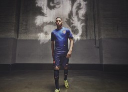 中国体彩网官方首页：绿军新传奇诞生！杰伦-布朗前18场狂揽500分追平队史神迹 获官方盛赞